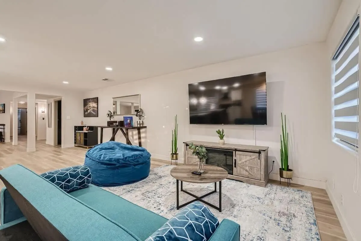 Heated Pool Modern Ranch Villa 10 Min To Strip Las Vegas