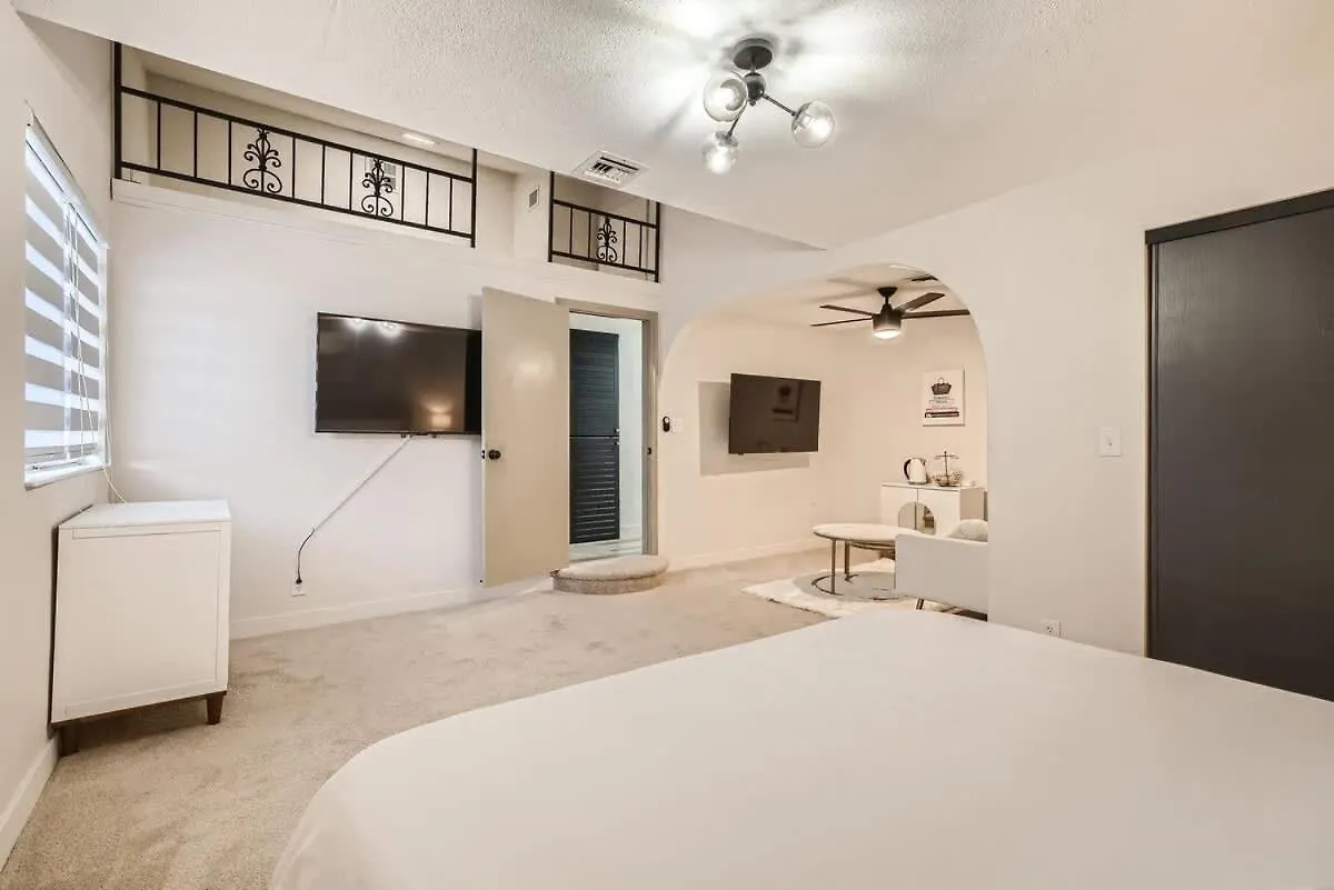 Dom wakacyjny Heated Pool Modern Ranch Villa 10 Min To Strip Las Vegas Stany Zjednoczone Ameryki