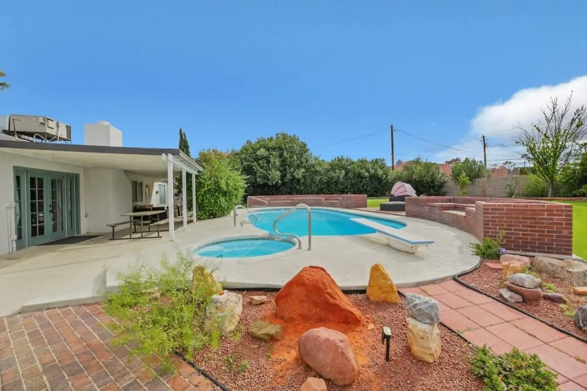 Heated Pool Modern Ranch Villa 10 Min To Strip Las Vegas