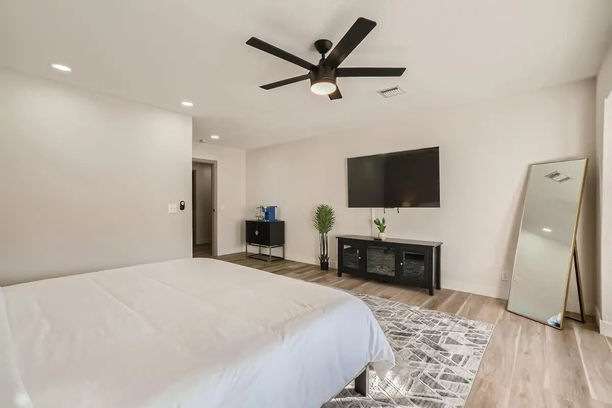 Heated Pool Modern Ranch Villa 10 Min To Strip Las Vegas